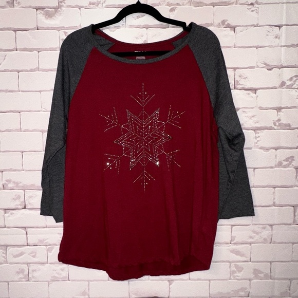 EV1 Gray and Red Women's Top with Metal Snowflake XL Winter Casual Holiday - Picture 1 of 4